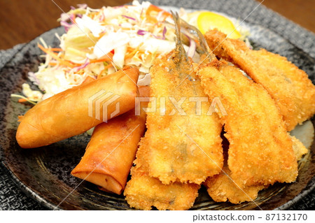 炸魚春捲沙拉|家常飯 炸魚春捲沙拉|家常飯 87132170
