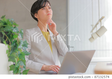 Business woman worried about her chin 1 87132574