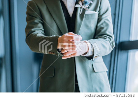 Groom dressing scene 87133588