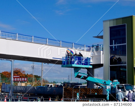 Painting work on the pedestrian bridge 87134600