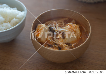 米飯和酸辣湯（San Rattan，Sura Tan） 87135188