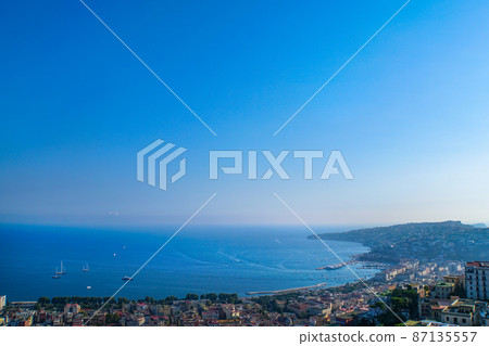 那不勒斯聖埃爾莫城堡的景色 87135557