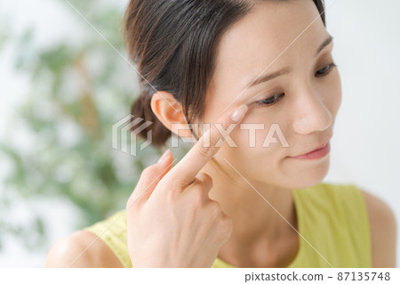 Eye care female Eye care female 87135748