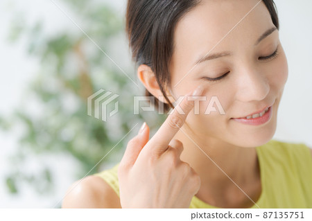 Eye care female 87135751