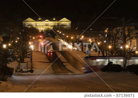 [Hakodate Motozaka] Old Public Hall of Hakodate Ward, Kisaka and trams 87136071