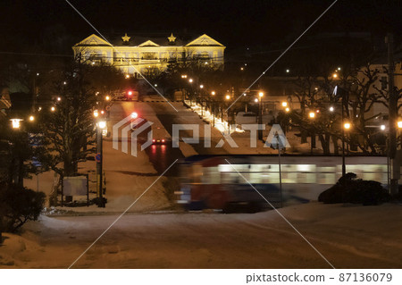 [Hakodate Motozaka] Old Public Hall of Hakodate Ward, Kisaka and trams 87136079