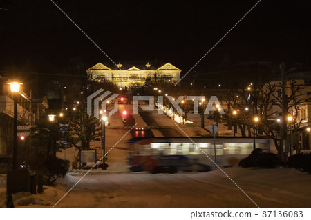 [Hakodate Motozaka] Old Public Hall of Hakodate Ward, Kisaka and trams 87136083