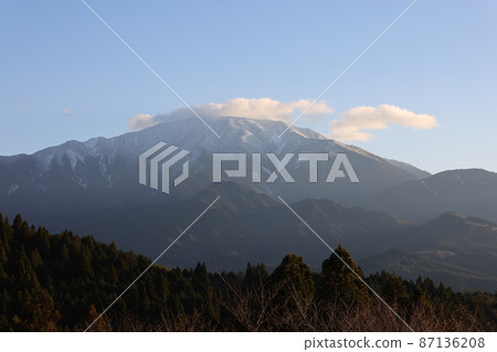 Mt. Ena with snow on the top of the mountain 87136208