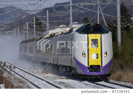 [Railway that raises snow smoke] JR Hokkaido Hakodate Main Line Nanae-Onakayama 87136341