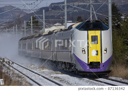 [Railway that raises snow smoke] JR Hokkaido Hakodate Main Line Nanae-Onakayama 87136342