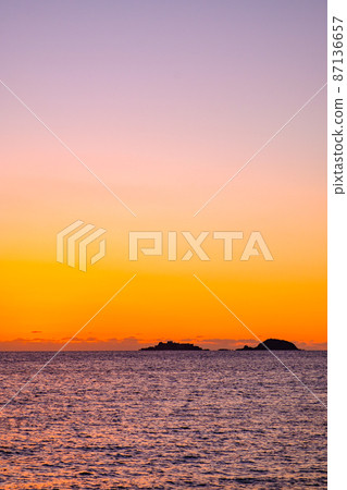 俯瞰軍艦島的夜景 俯瞰軍艦島的夜景 87136657
