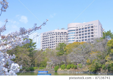 從鶴舞公園看到的明代醫院(愛知縣名古屋市名古屋大學櫻花醫院) 從鶴舞公園看到的明代醫院(愛知縣名古屋市名古屋大學櫻花醫院) 87136741