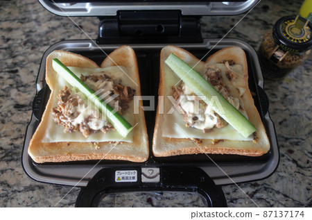 Bake mackerel mayo cheese sandwiches with a hot sandwich maker 87137174