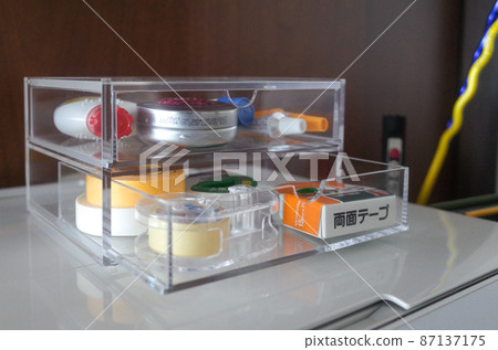 Transparent storage 87137175