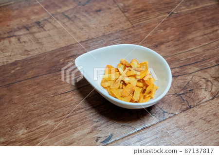 Small garlic chips 87137817