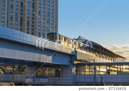單軌都市風景藍天步行橋東京電訊站 單軌都市風景藍天步行橋東京電訊站 87138428