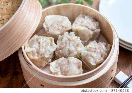 Steamed dumplings 87140928