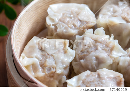 Steamed dumplings 87140929