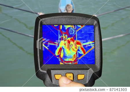 Recording two rowers in a boat, with Infrared Thermal Camera Recording two rowers in a boat, with Infrared Thermal Camera 87141303