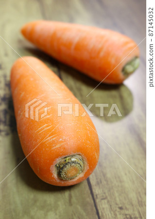 2個胡蘿蔔 87145032