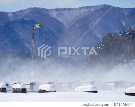 February (Winter) Increase in snow smoke caused by strong winds at the top of the Misogawa dam Nagano Prefecture 87145694