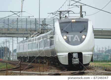 北陸本線加賀-笠間-三河JR西683系列T24+T18編隊（金澤）雷鳥 87146047