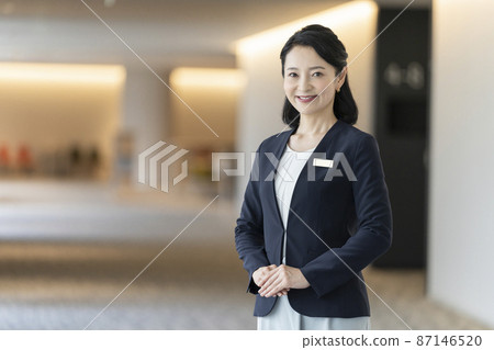 Middle business woman looking at the camera Shooting cooperation "LINK FOREST" Middle business woman looking at the camera Shooting cooperation "LINK FOREST" 87146520