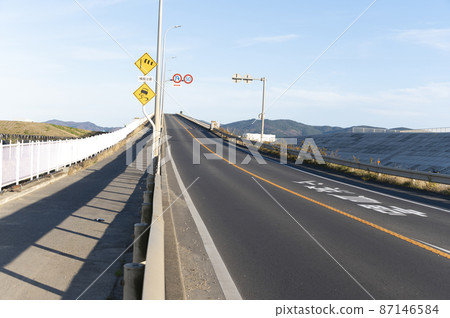 A bridge A bridge 87146584