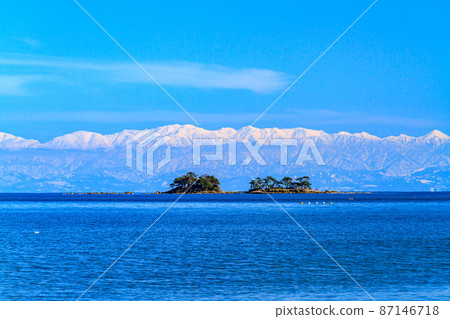 Tateyama mountain range over the sea from Himi coast 87146718