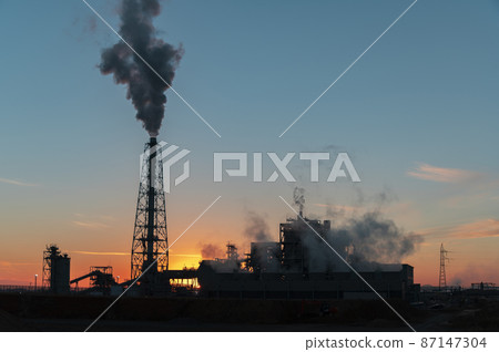 黃昏的生物質發電廠 87147304