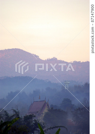 Morning mist and mountain view in the countryside 87147900