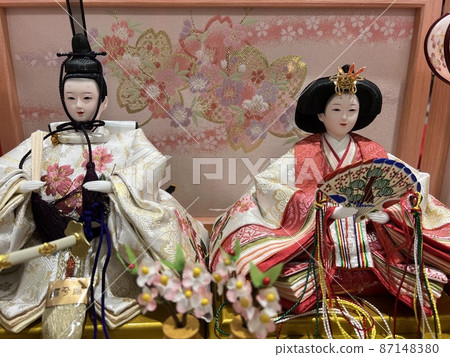 Hina dolls of the peach festival, female and male chicks, lords and princesses. Hina dolls of the peach festival, female and male chicks, lords and princesses. 87148380