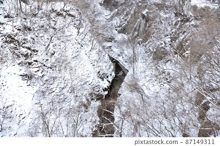 The view from the Yukiwari Bridge where winter snow accumulates 87149311