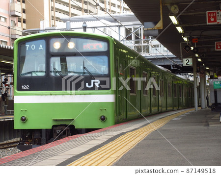 JNR 201 series train stopped at Hanaten Station JNR 201 series train stopped at Hanaten Station 87149518