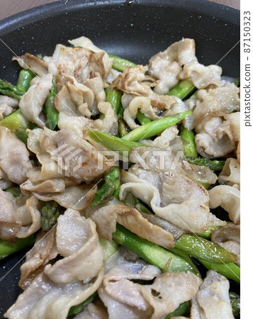 炒豬肉和蘆筍 87150323