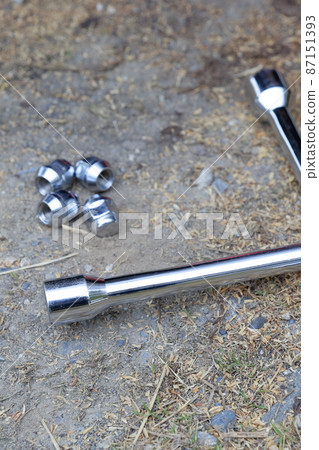 汽車螺母和扳手（十字扳手、十字扳手） 87151393