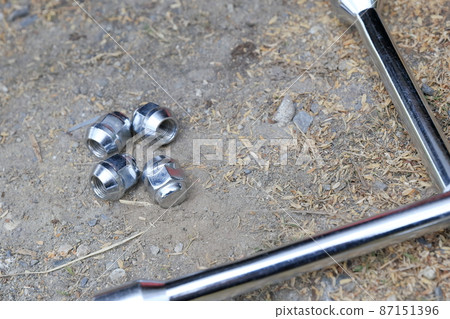 汽車螺母和扳手（十字扳手、十字扳手） 87151396