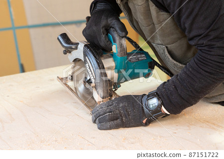 一個新的獨立式住宅的建造場所的工匠 87151722