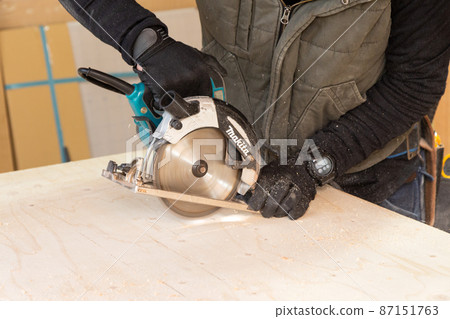 一個新的獨立式住宅的建造場所的工匠 87151763