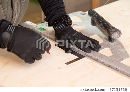 Craftsman at the construction site of a new detached house 87151766