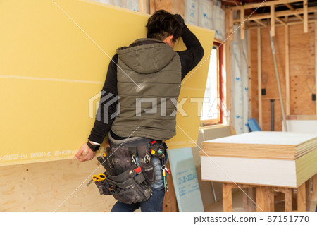 一個新的獨立式住宅的建造場所的工匠 87151770