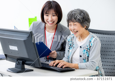 Computer classroom senior Computer classroom senior 87151971