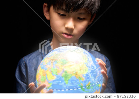 小學生思考地球環境可持續SDGs形象 87152330