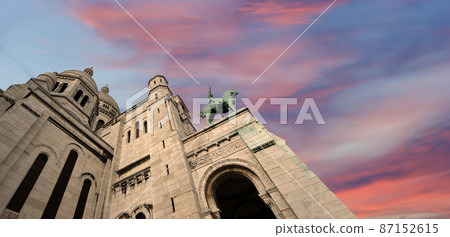 Basilica of the Sacred Heart of Paris, commonly known as Sacre-Coeur Basilica, located in the Montmartre district of Paris, France Basilica of the Sacred Heart of Paris, commonly known as Sacre-Coeur Basilica, located in the Montmartre district of Paris, France 87152615
