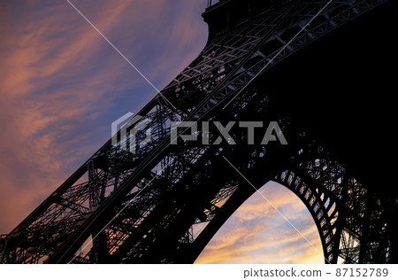 Eiffel Tower (contour) in Paris, France (against the background of a beautiful sky) Eiffel Tower (contour) in Paris, France (against the background of a beautiful sky) 87152789