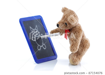 Cute teddy bear drawing on a chalk board 87154076
