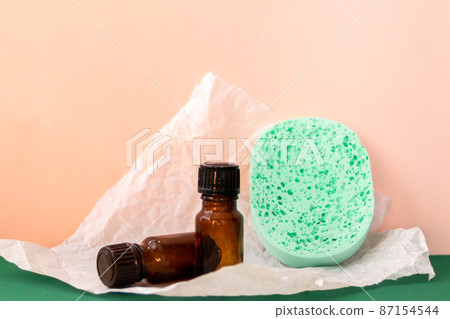 Aroma oil glass bottle with torn paper, skin care products 87154544