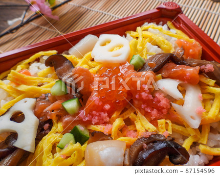 chirashi sushi  87154596