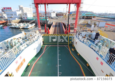 Mitsuhama Port of Car Ferry Nanashima (East Line) bound for Nakajima, Ehime Prefecture 87156073