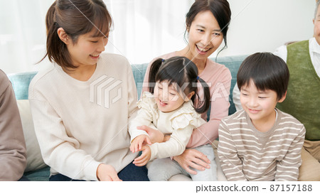 Three generations family 87157188